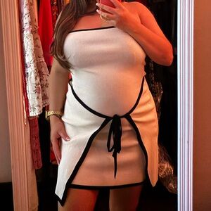 Elegant Strapless White mini Dress with Black Trim